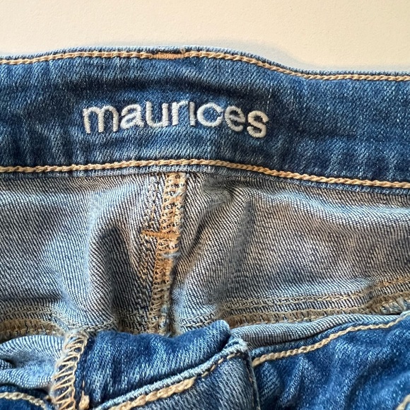 Maurice’s denim shorts - Picture 3 of 4